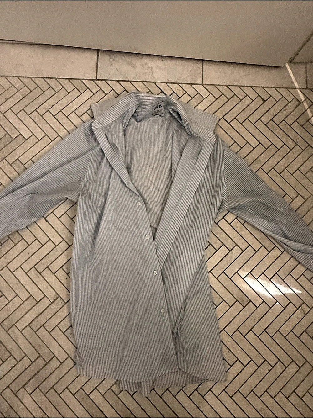 Zara Striped Button Down Shirt in Blue & White Size Medium